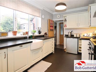 FITTED KITCHEN